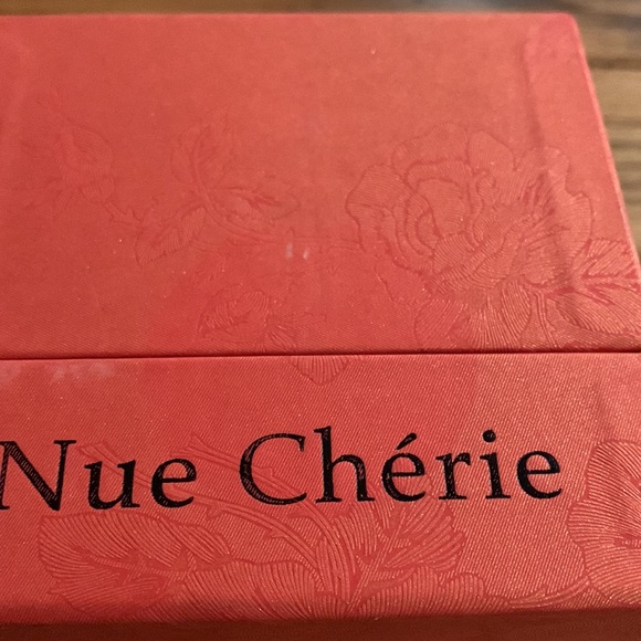 Nue Cherie French lavender candle - Picture 5 of 7